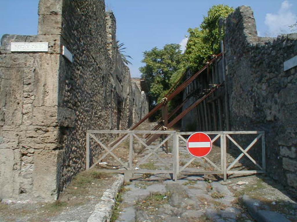 V Pompeii September Vicolo Dei Gladiatori Looking North Side